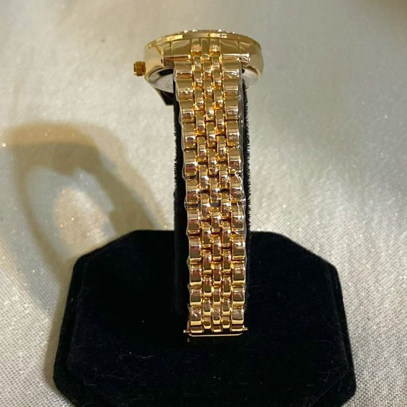 Grealy Accessories Beautiful Gold Tone Quartz Date Adjusted Ladies